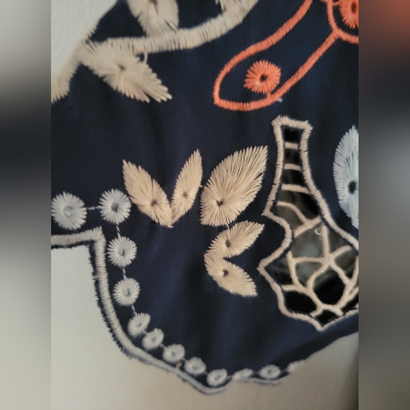 J.O.A. cropped eyelet embroidered blouse - Picture 6 of 7